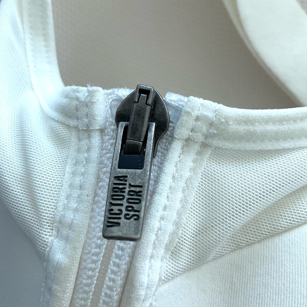 Victoria’s Secret Front Zip Sports Bra 34DDD White Maximum Support NWT - Picture 8 of 9